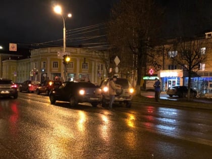 В Твери столкнулись четыре легковушки, есть пострадавший