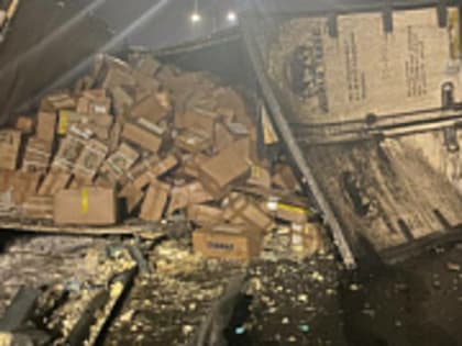В Твери иномарка снесла опору «умного светофора»
