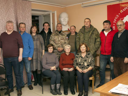 В Калининском округе коммунисты совместно со старостами местных деревень организовали постоянную помощь фронту