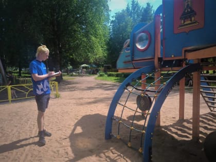 «Партийный десант» продолжает мониторинг безопасности на детских площадках