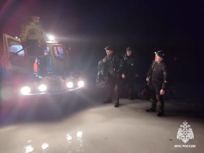 На водохранилище мужчина катался на мотобукстровщике, провалился под лед и погиб