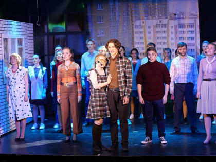 Сотрудники Тверской епархии посетили мюзикл «Вам и не снилось» в школьном театре гимназии № 12 г. Твери