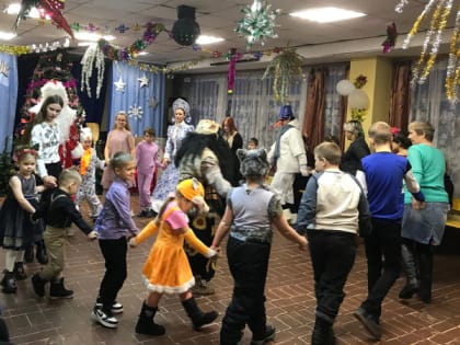 Костюмированное новогоднее представление для ребят с ОВЗ