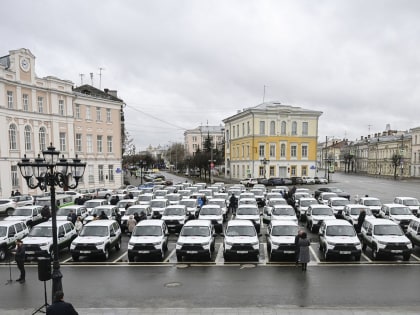 Губернатор Игорь Руденя передал в муниципалитеты Верхневолжья 71 автомобиль для всех Центральных районных больниц региона