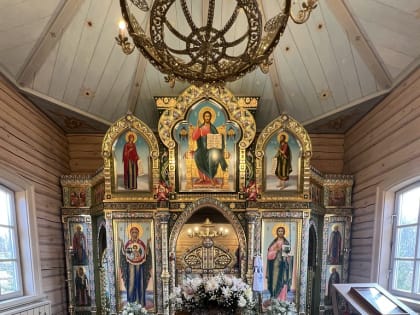 В праздник Похвалы Пресвятой Богородицы митрополит Амвросий совершил Божественную литургию в Благовещенском храме в Мыслятине