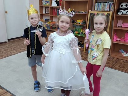 Кимрские «Непоседы» и «Алёнушка» в гостях у Шарля Перро