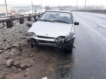 На М10 в Твери столкнулись два легковых автомобиля