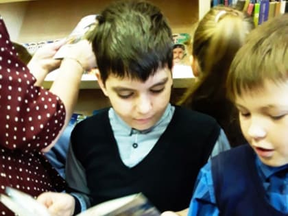 Экскурсия в православную библиотеку прихода в честь царевича Алексия