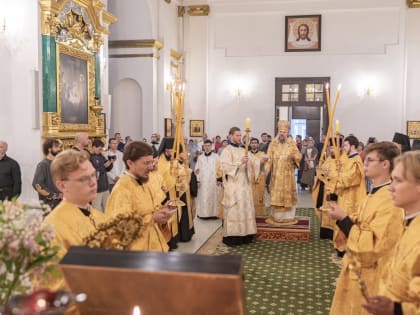 Накануне Недели 10-й по Пятидесятнице митрополит Амвросий совершил воскресное бдение в Нило-Столобенской пустыни