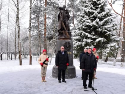 В Твери прошло торжественное открытие памятника Воину-освободителю