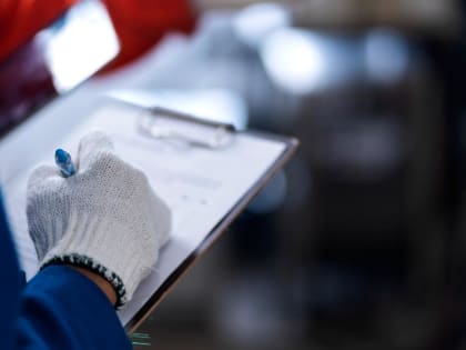 В пивном ресторане в Твери продавец получил травмы из-за лопнувшей пластиковой тары