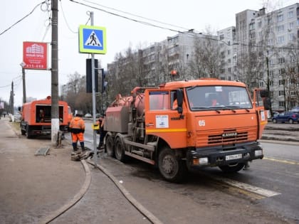 В Твери проводится круглосуточная уборка дорог и тротуаров