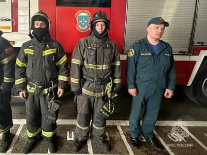 В Твери пожарные спасли из огня человека
