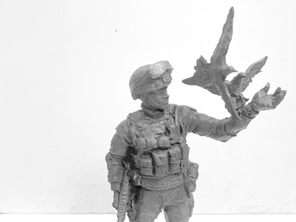СКУЛЬПТУРА СОЛДАТА-МИРОТВОРЦА