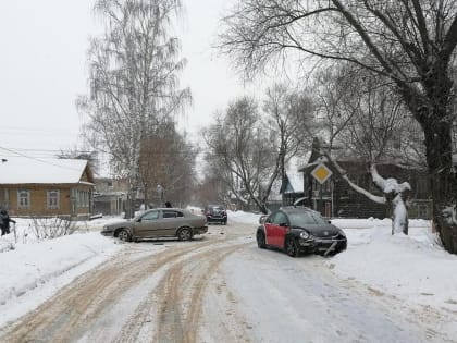 Водитель! Зимой соображай быстро, но тормози плавно!