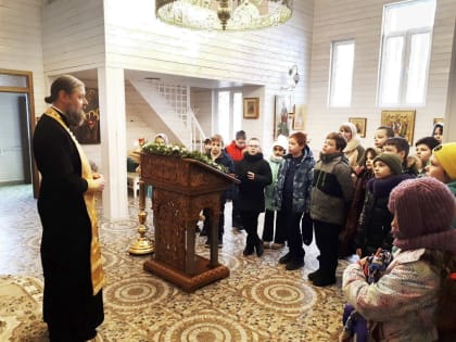 Учащиеся кимрской средней школы № 14 познакомились с устройством храма пророка Иоанна Предтечи, его историей и святынями.