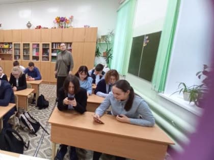 Ученики православной школы участвуют в социально-психологическом опросе ПСТГУ