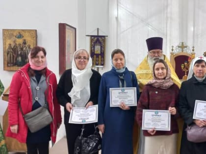 Выпускники Тверской Школы трезвости при храме в микрорайоне Южный получили сертификаты