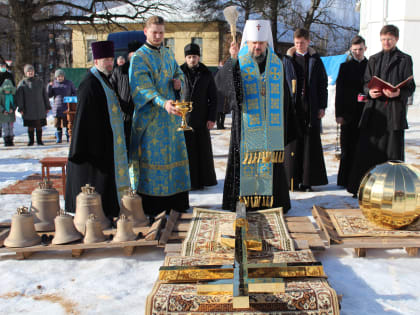 Освящение колоколов для храма Василия Великого в Торжке. (ФОТО)