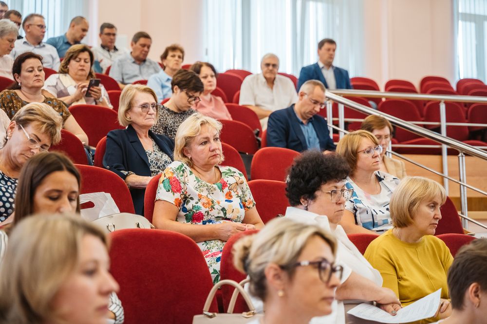 Обсудили актуальные вопросы. Собрание в больнице. Фото семинар медики. Главврач Московский буден. 44 Школа Тверь.