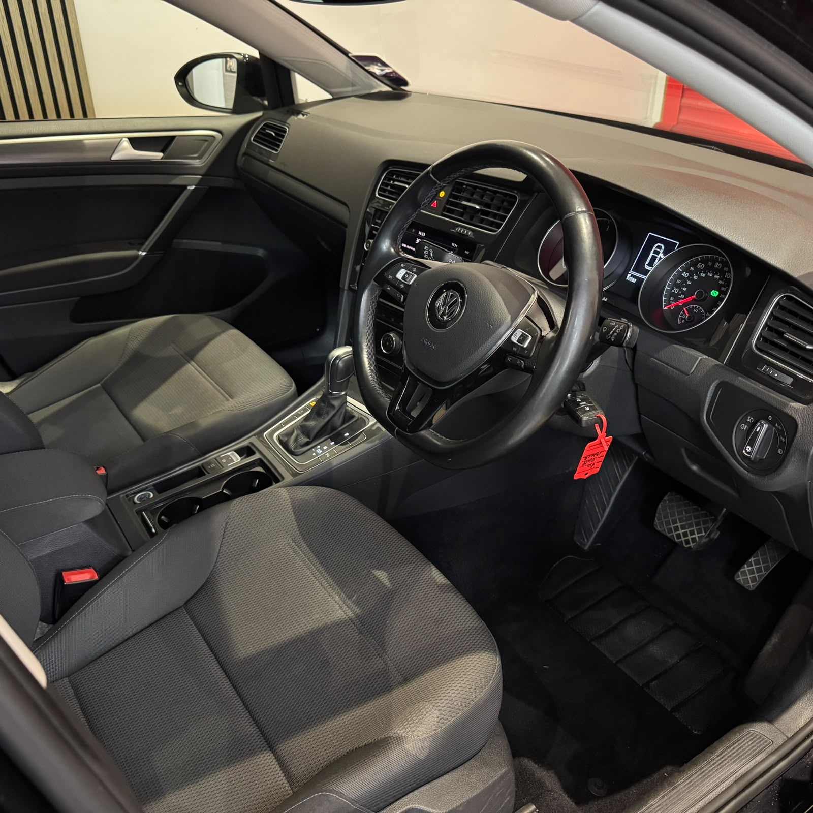 6bb53d4e-3500-40f6-b8b2-5ba52e486940.jpg