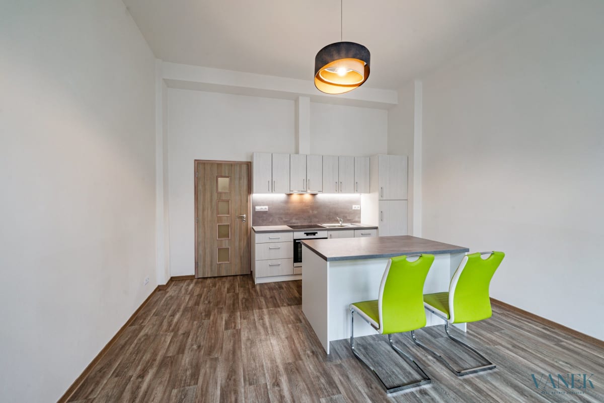 Apartment 2+kk, 43m², Boženy Němcové, Mariánské Lázně — photo 1