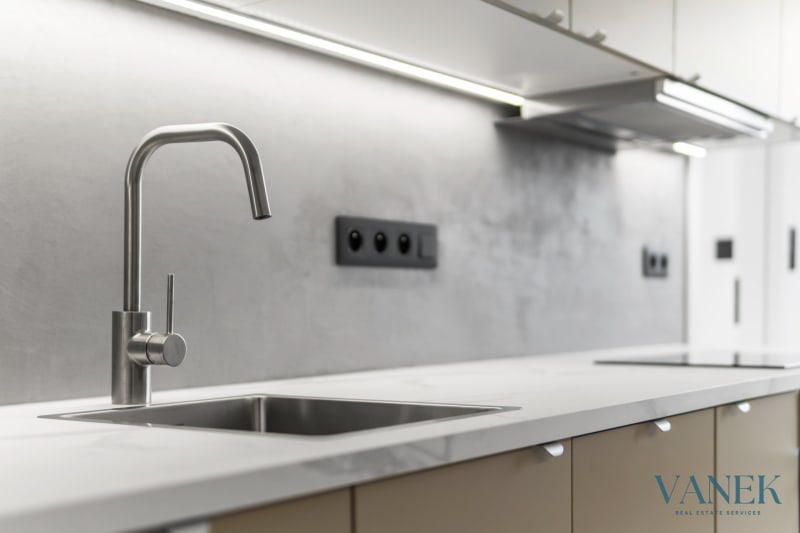 Rental of a luxuriously renovated 2-bedroom apartment (2+kk), Grégrova Street — photo 25