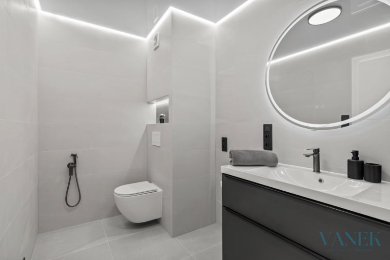 Rental of a luxuriously renovated 2-bedroom apartment (2+kk), Grégrova Street — photo 6