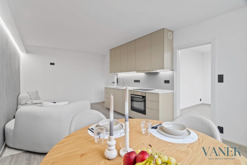 Rental of a luxuriously renovated 2-bedroom apartment (2+kk), Grégrova Street — photo 1