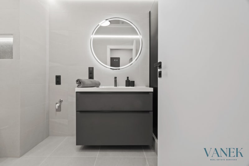 Rental of a luxuriously renovated 2-bedroom apartment (2+kk), Grégrova Street — photo 9