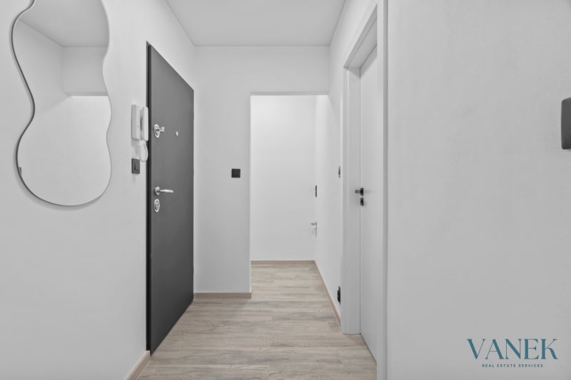 Rental of a luxuriously renovated 2-bedroom apartment (2+kk), Grégrova Street — photo 22