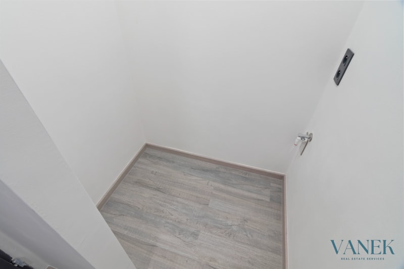 Rental of a luxuriously renovated 2-bedroom apartment (2+kk), Grégrova Street — photo 24