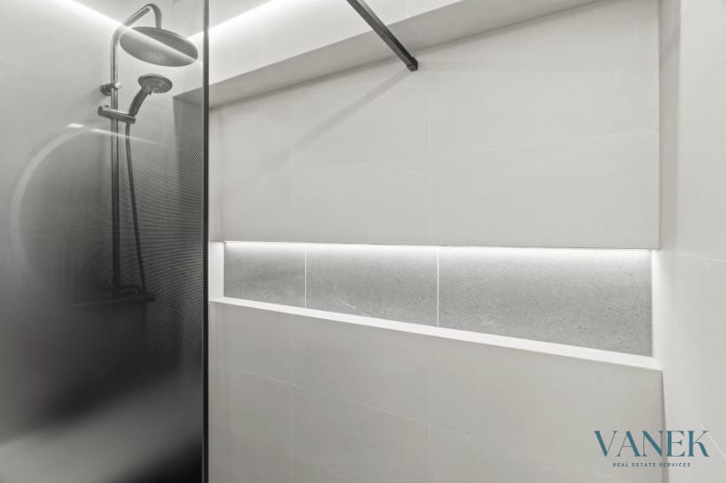 Rental of a luxuriously renovated 2-bedroom apartment (2+kk), Grégrova Street — photo 8