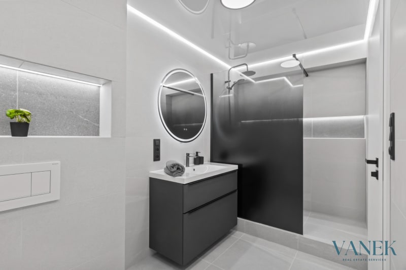 Rental of a luxuriously renovated 2-bedroom apartment (2+kk), Grégrova Street — photo 2