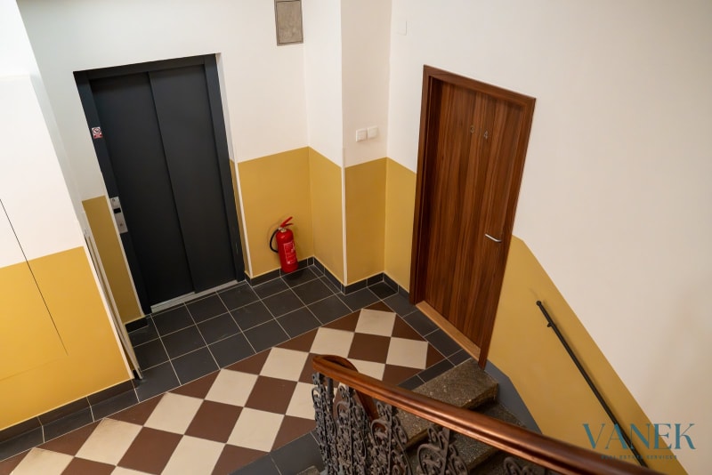 Apartment 1+kk, 25.5m², Seifertova, Prague — photo 38
