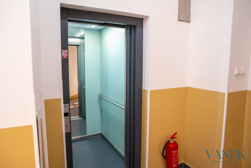 Apartment 1+kk, 25.5m², Seifertova, Prague — photo 42