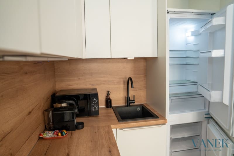Apartment 1+kk, 25.5m², Seifertova, Prague — photo 22