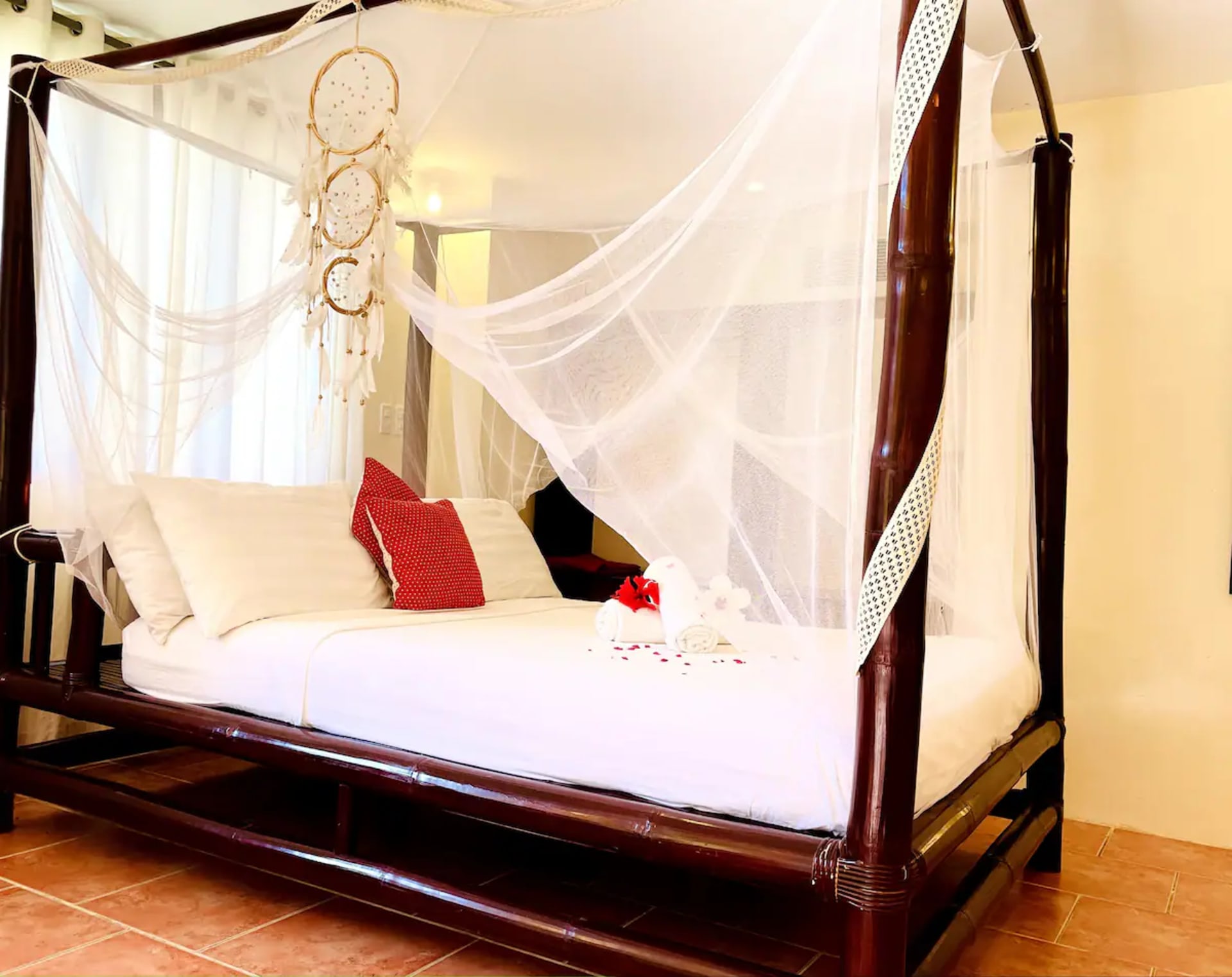 Coco Studio – Ground Floor Boracay Apartment with Garden 4 mins To Diniwid Beach