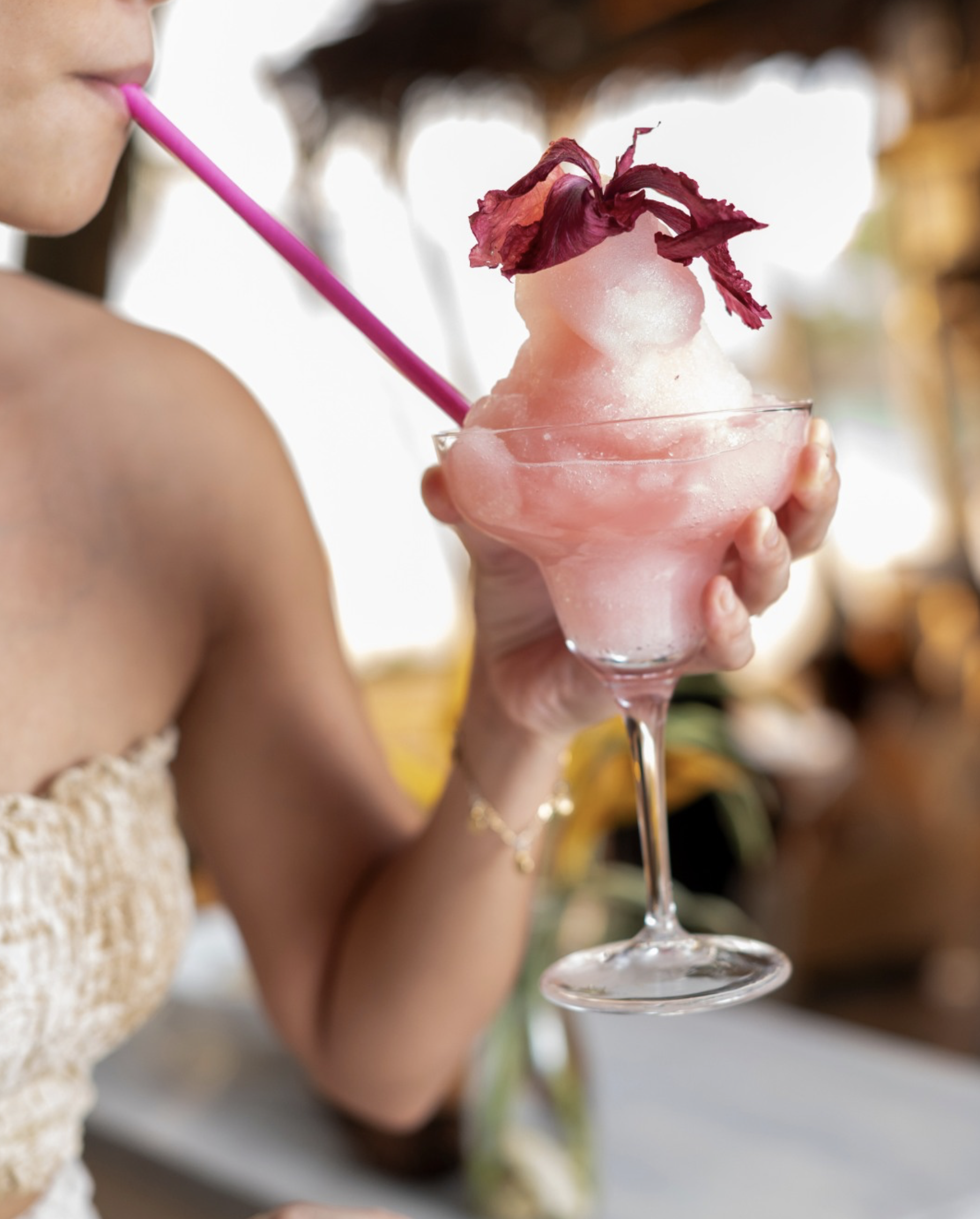 Dinibeach Bar - Beach Vibes and Great Drinks