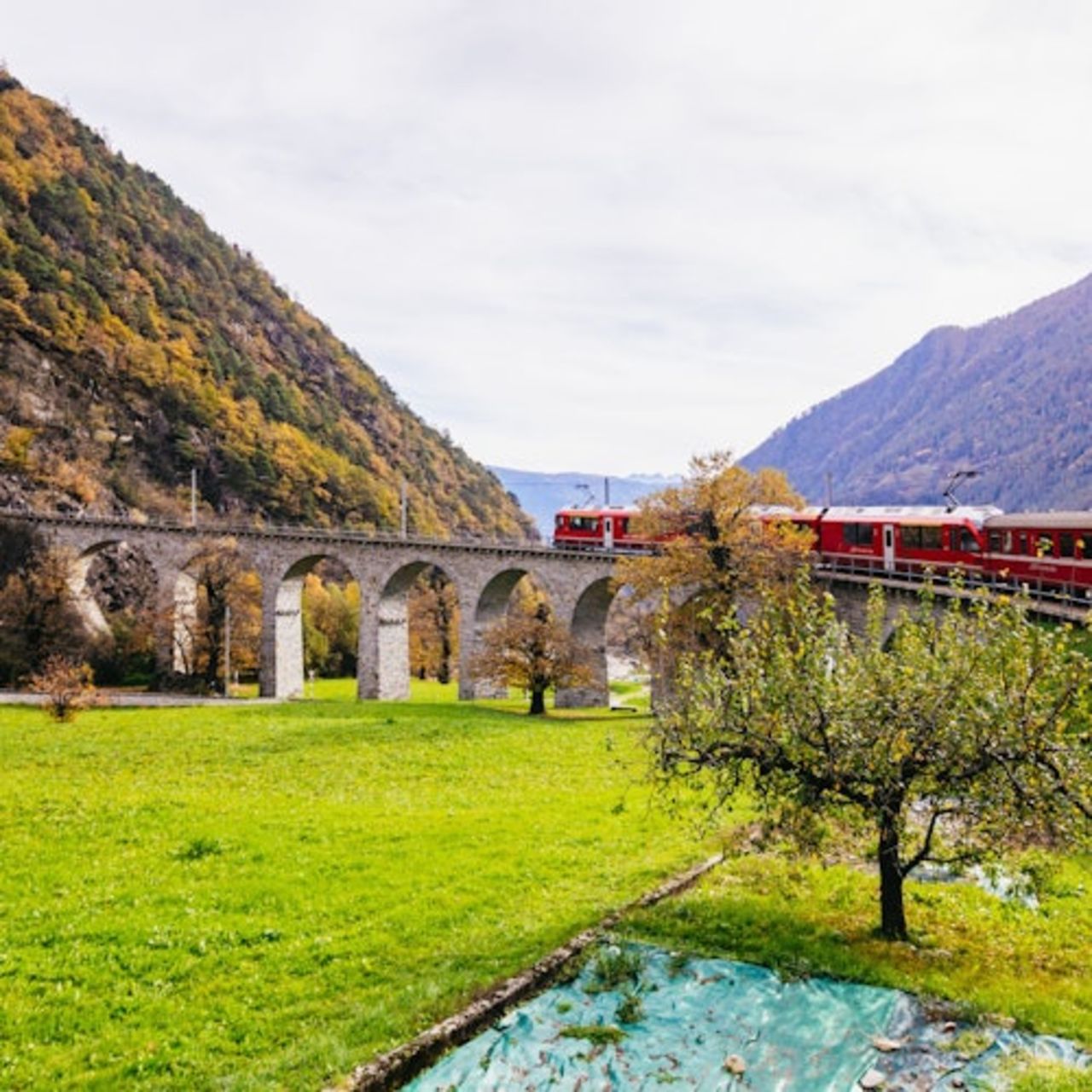 Lago di Como e St. Moritz: tour in giornata da Milano + viaggio in treno rosso del Bernina e tour in barca — 5