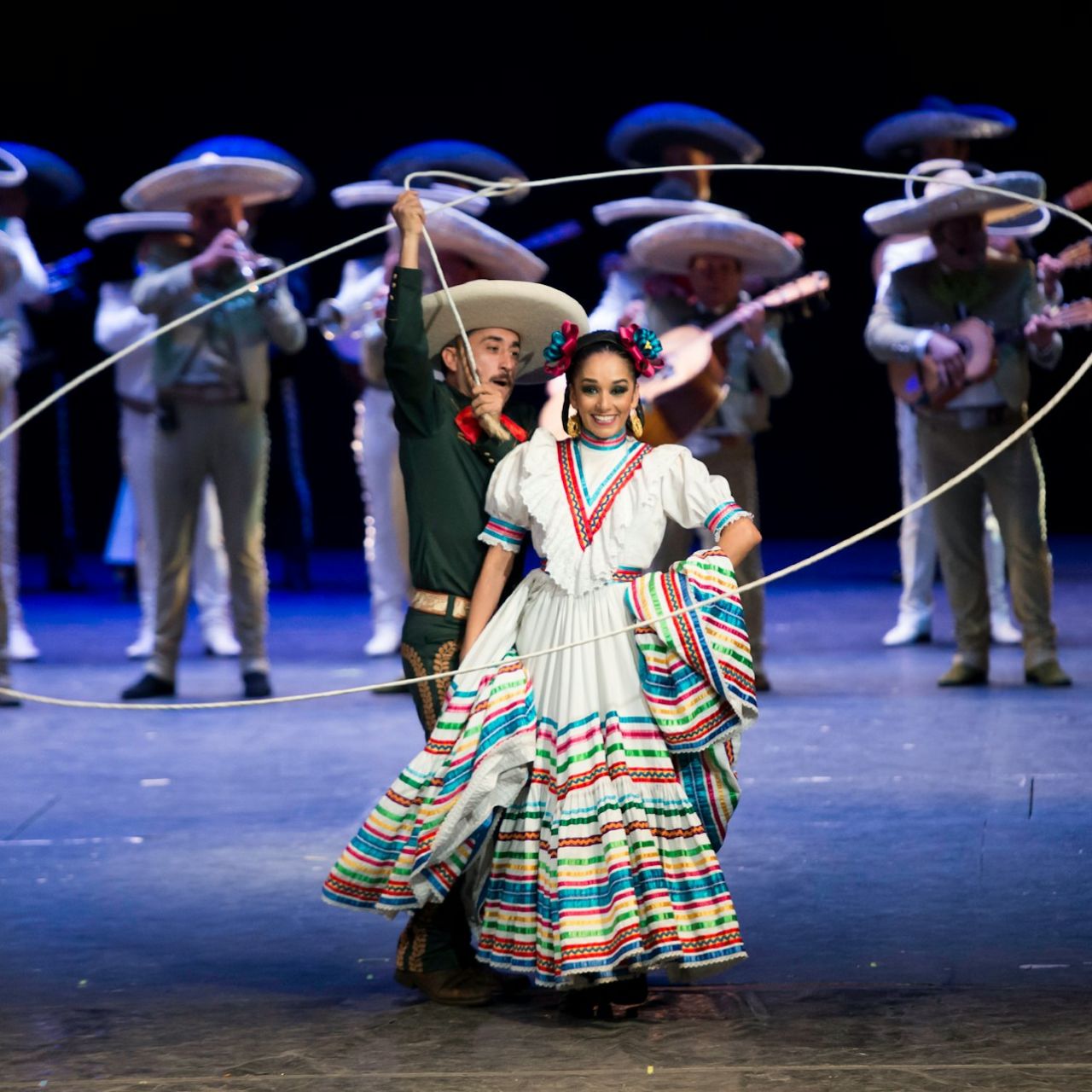 The Folkloric Ballet of Mexico (biglietti VIP + trasporto incluso) — 3