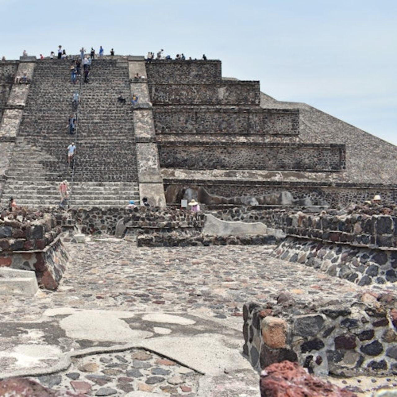Piramidi di Teotihuacán e Santuario di Guadalupe: tour in giornata con pranzo