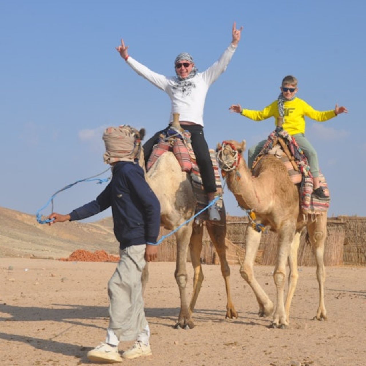 Hurghada: Safari nel deserto con guida + giro in ATV, Buggy Car e cammello + cena + trasferimento — 4