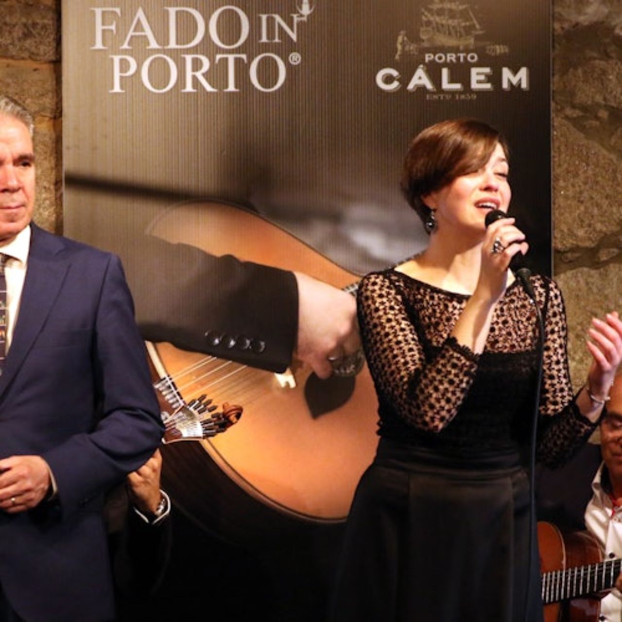 Grotte di Cálem: Visita guidata con spettacolo di Fado e vino — 4