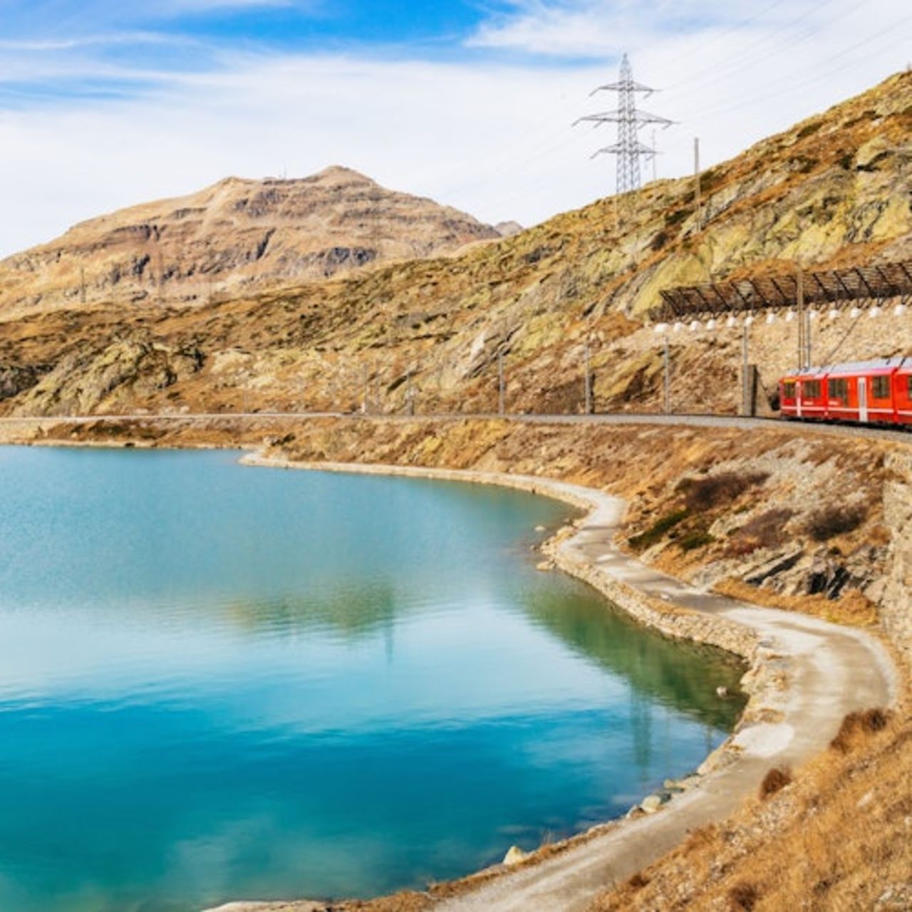 Lago di Como e St. Moritz: tour in giornata da Milano + viaggio in treno rosso del Bernina e tour in barca — 6