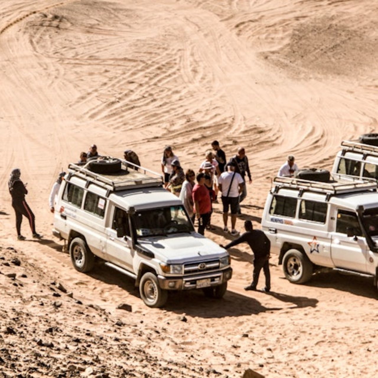 Hurghada: Safari nel deserto con guida + giro in ATV, Buggy Car e cammello + cena + trasferimento — 2