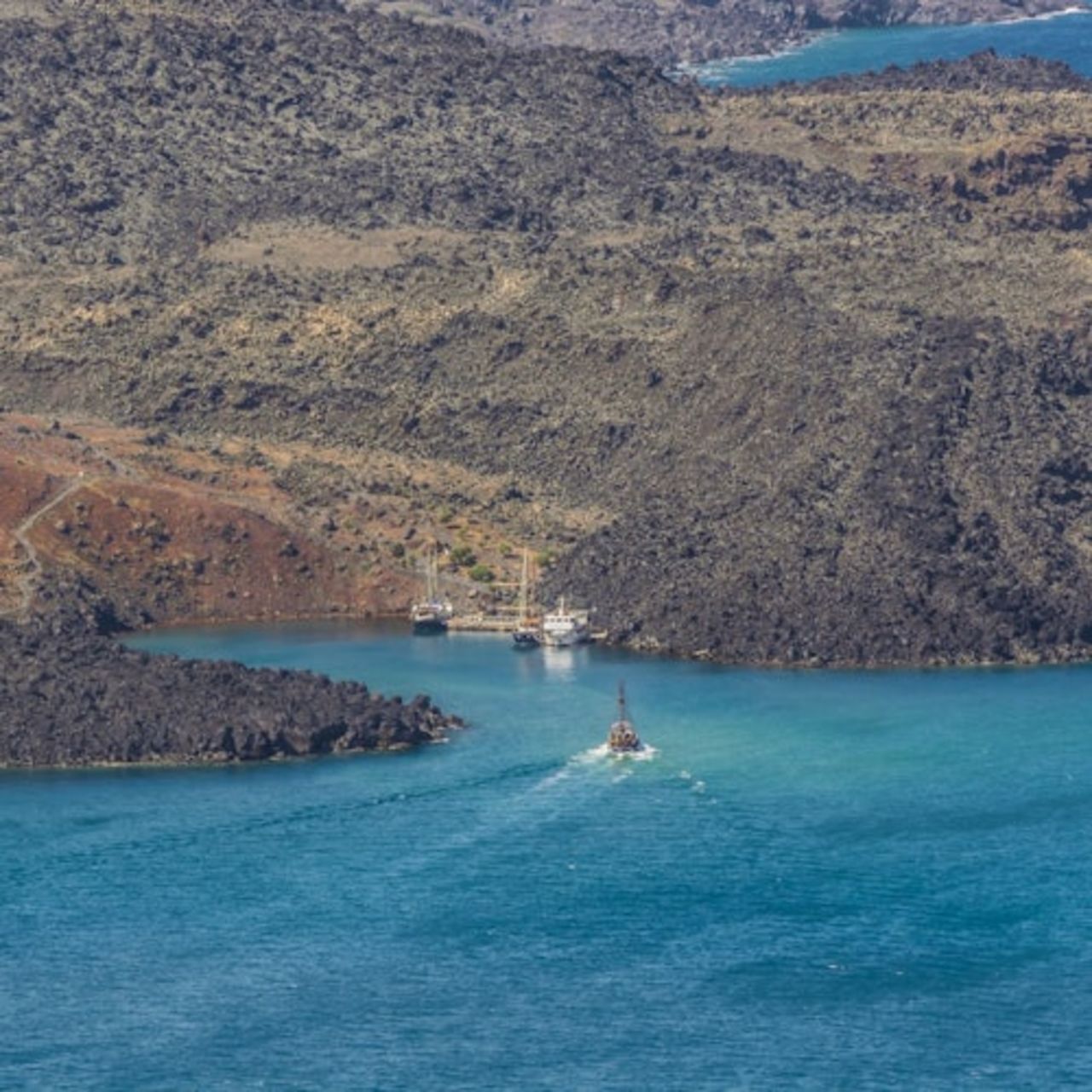 Santorini: Tour guidato in barca del vulcano e delle sorgenti termali — 8