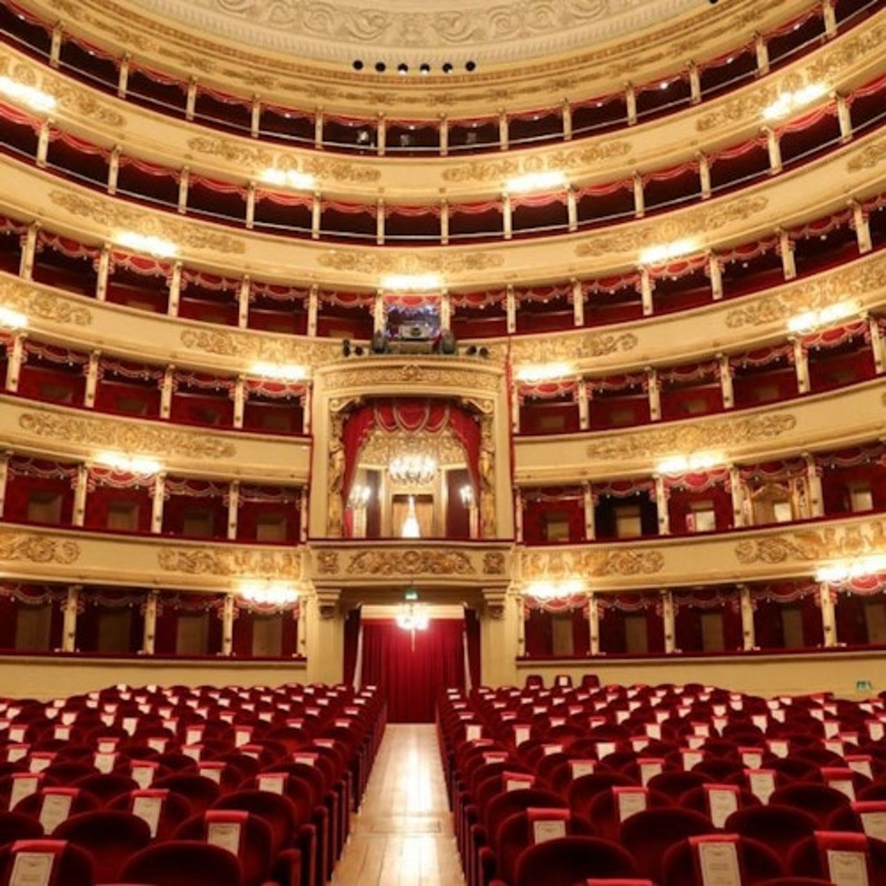 Teatro alla Scala: Biglietto salta-coda + Tour per piccoli gruppi — 2