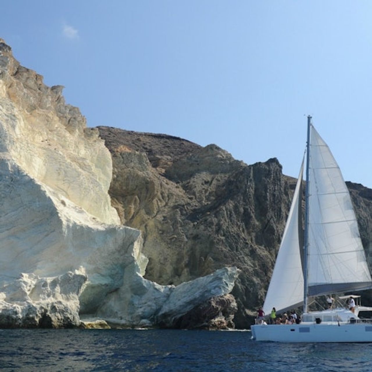 Santorini: Crociera in catamarano di lusso + BBQ + Open Bar + Trasferimenti — 4