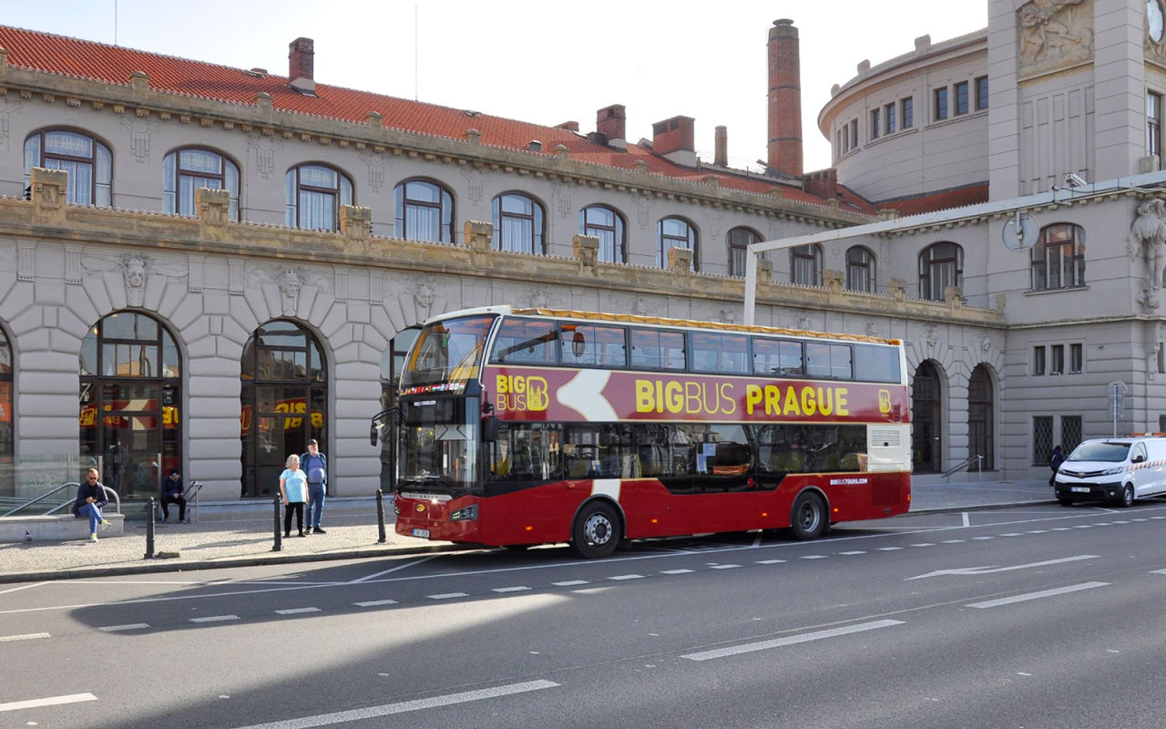 Big Bus: Tour di Praga in autobus Hop-on Hop-off con crociera sul fiume Moldava opzionale